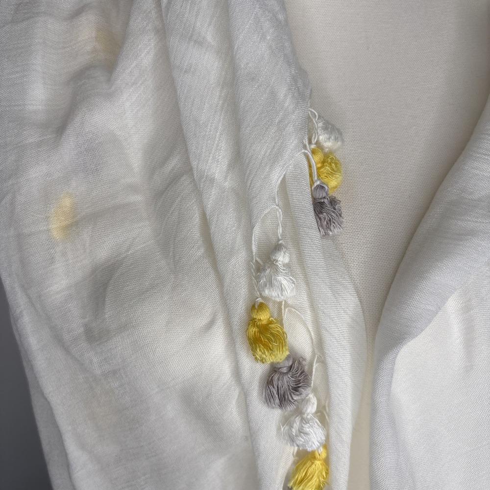Banana Republic Square Scarf 42 x44 Tasseled Wrap Spring Layering Easter Church - Picture 2 of 5